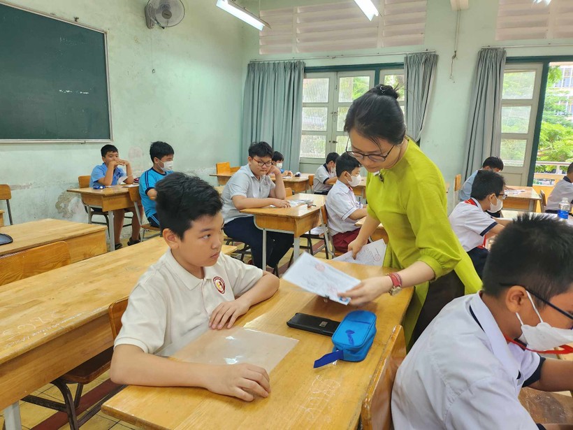 Học sinh tham gia kỳ khảo sát vào Trường THPT chuyên Trần Đại Nghĩa.