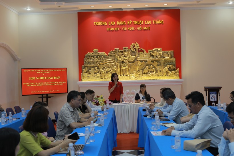 Đồng chí Nguyễn Thị Là, phát biểu chỉ đạo hội nghị.