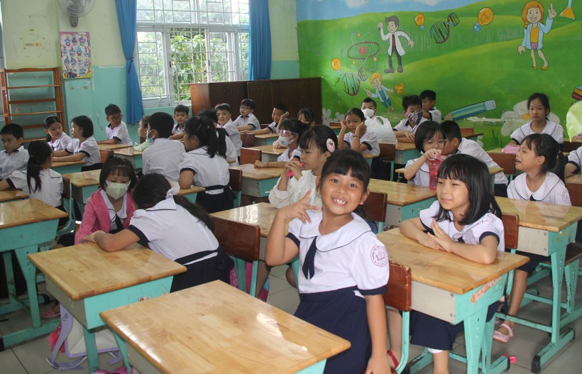 Học sinh Trường Tiểu học Lê Văn Việt (TP Thủ Đức, TPHCM) tựu trường năm học 2023-2024.