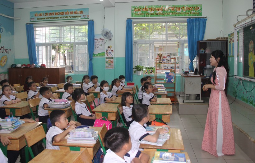 Học sinh Trường tiểu học Lê Văn Việt (TP Thủ Đức) tựu trường năm học 2023-2024.