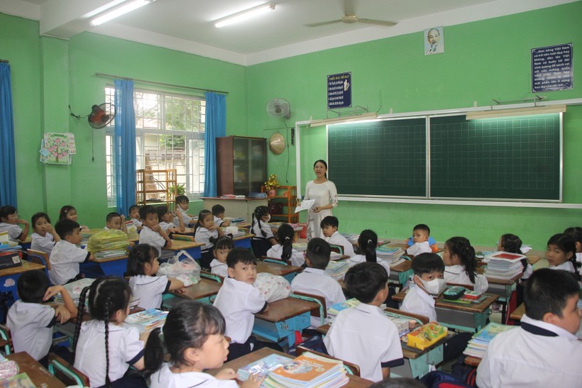 Học sinh Trường tiểu học Lê Văn Việt (TP Thủ Đức, TPHCM) trong ngày tựu trường.