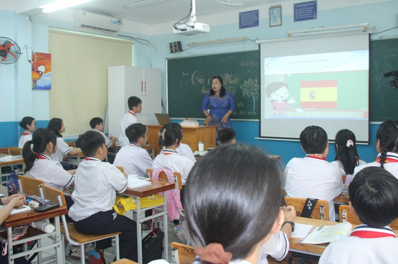 Tiết học của học sinh Trường THCS Nguyễn Du (quận 1)