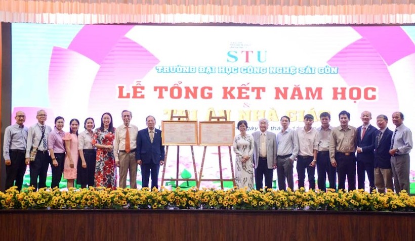 Trường Đại học Công nghệ Sài Gòn tổ chức Lễ tổng kết năm học 2022-2023.