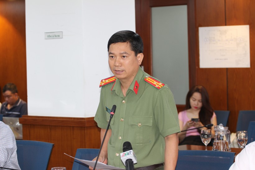Thượng tá Lê Mạnh Hà phát biểu tại buổi họp báo.