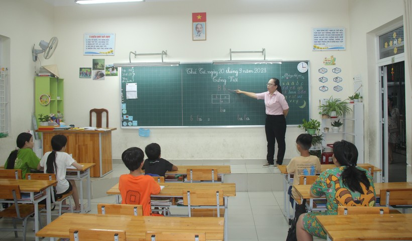 Một giờ học của trẻ tại Trường tiểu học Hồng Đức.