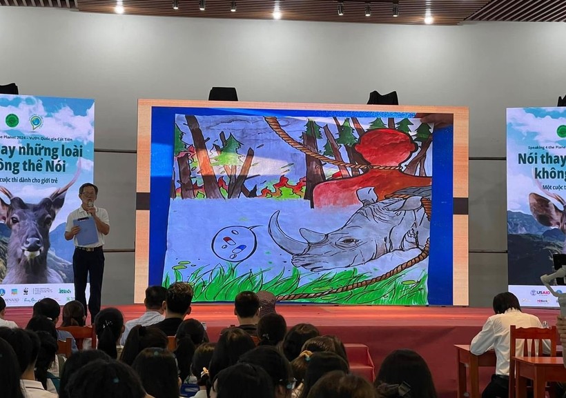 Tác phẩm đoạt giải Nhất phần thi vẽ của Trường THPT Tôn Đức Thắng. Ảnh: Xuân Định.
