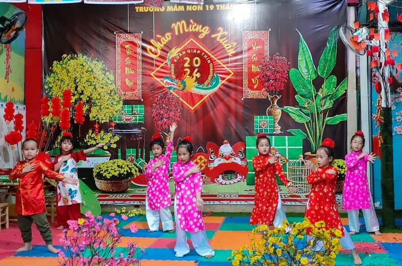 Trẻ Trường mầm non 19 Tháng 5 (quận 12) biễu diễn văn nghệ mừng Xuân Giáp Thìn 2024.