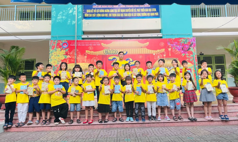 Học sinh Trường tiểu học Nguyễn Văn Trỗi háo hức những ngày cuối năm.