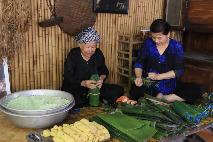 Dù tuổi đã cao nhưng cụ Nguyễn Thị Ích vẫn luôn mong mỏi giữ gìn nghề truyền thống của gia đình.