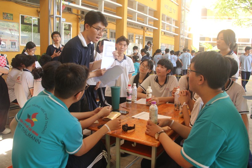 Ngày hội STEM tại Trường THPT Ten Lơ Man thu hút đông đảo học sinh cả 3 khối tham gia.