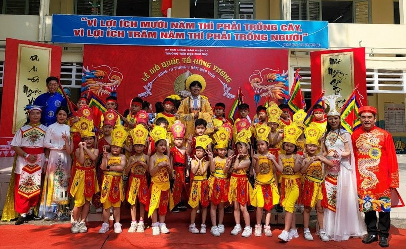 Trường Tiểu học Phú Thọ tổ chức lễ giỗ Tổ Hùng Vương vào sáng 15/4.