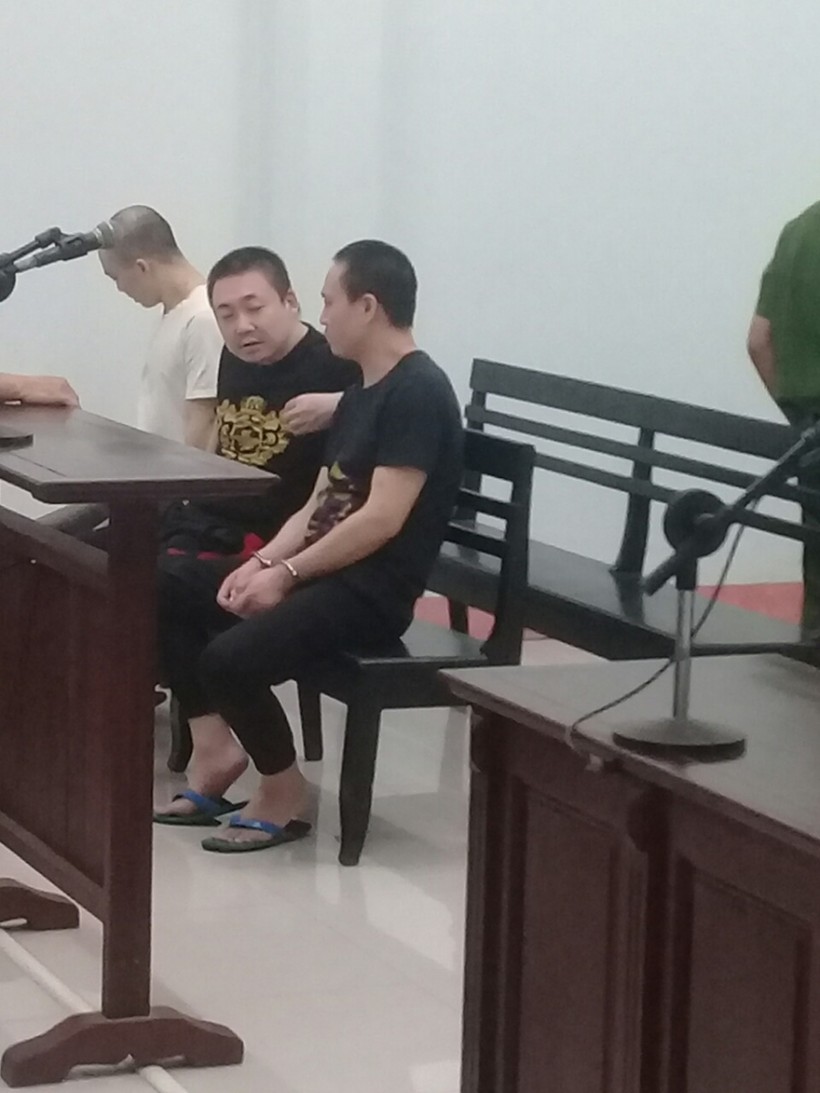 Bị cáo Zhao Jun, Zhang Bo, Liu Li Xu tại tòa.             