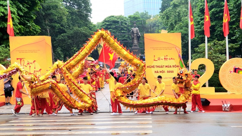 Liên hoan Múa rồng Hà Nội 2020 do Sở Văn hóa và Thể thao Hà Nội tổ chức với sự tham gia của 13 đơn vị tới từ các quận, huyện của Thủ đô.
