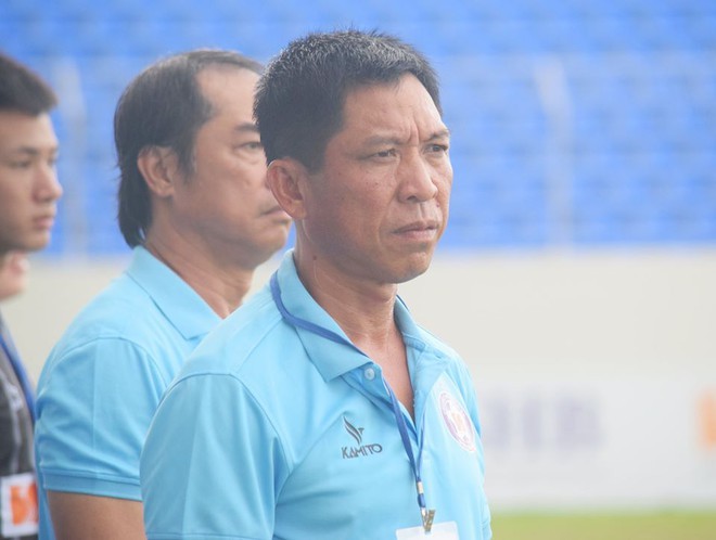HLV Đào Quang Hùng bị Quảng Nam sa thải sau trận thua 1-4 trước SLNA. 