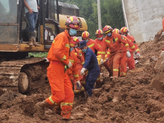 Hiện trường vụ lở đất tại thôn Viên Sơn. Ảnh: People"s Daily.