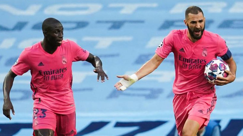 Các cầu thủ Real Madrid mặc nguyên “cây hồng” trên sân nhà ở vòng 5 La Liga.