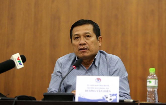 Trưởng ban Trọng tài Dương Văn Hiền khó ăn khó nói với đội bóng thành Nam.