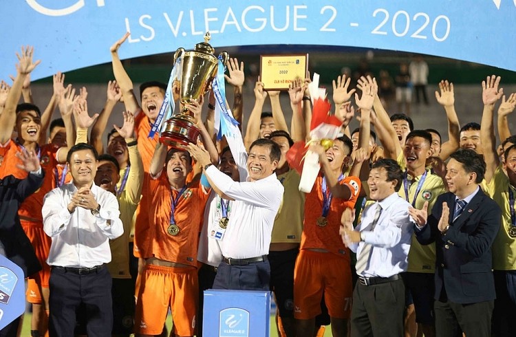 Bình Định vô địch giải hạng Nhất cùng suất lên chơi V-League mùa sau. 