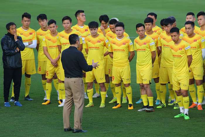 Lãnh đạo VFF gặp mặt động viên các cầu thủ tuyển Việt Nam ở đợt tập trung duy nhất năm 2020.