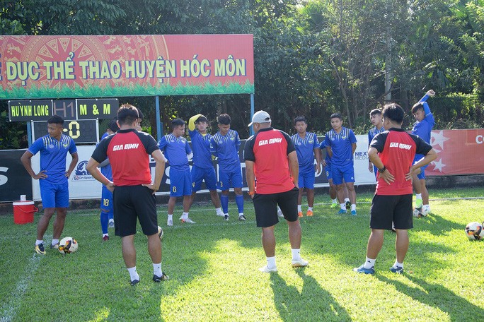 Sân bãi của Gia Định FC cũng chưa đủ chuẩn theo qui định.