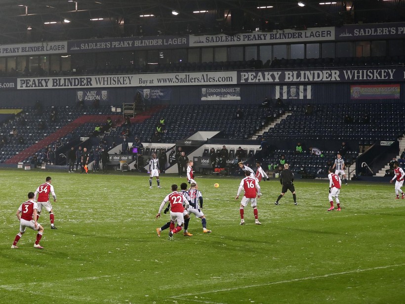 Cuộc đối đầu West Brom - Arsenal diễn ra trong “cơn mưa tuyết”.