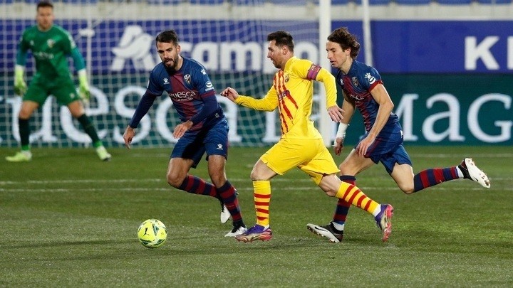 Messi đang trên hành trình xô đổ kỷ lục của huyền thoại Xavi về số lần ra sân trong màu áo Barca.