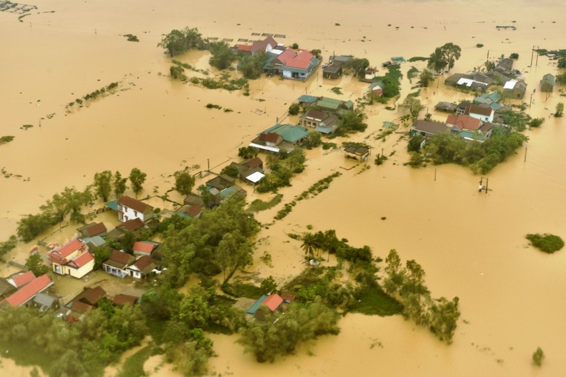 Tình hình mưa lũ ở các tỉnh miền Trung qua đã gây ra thiệt hại vô cùng nặng nề.