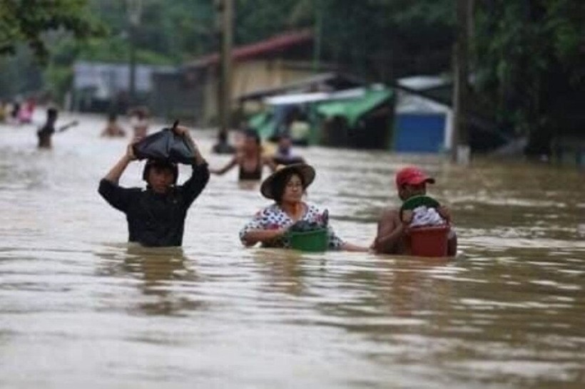 Cuộc sống của người dân ở miền Trung gặp nhiều khó khăn sau mưa lũ.