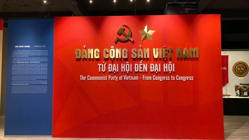 Trưng bày chuyên đề “Đảng Cộng sản Việt Nam - Từ Đại hội đến Đại hội”.