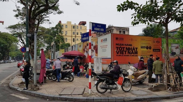 Ủy ban nhân dân quận Hoàn Kiếm kiến nghị sử dụng vỉa hè 5 tuyến phố để kinh doanh - Ảnh minh họa.