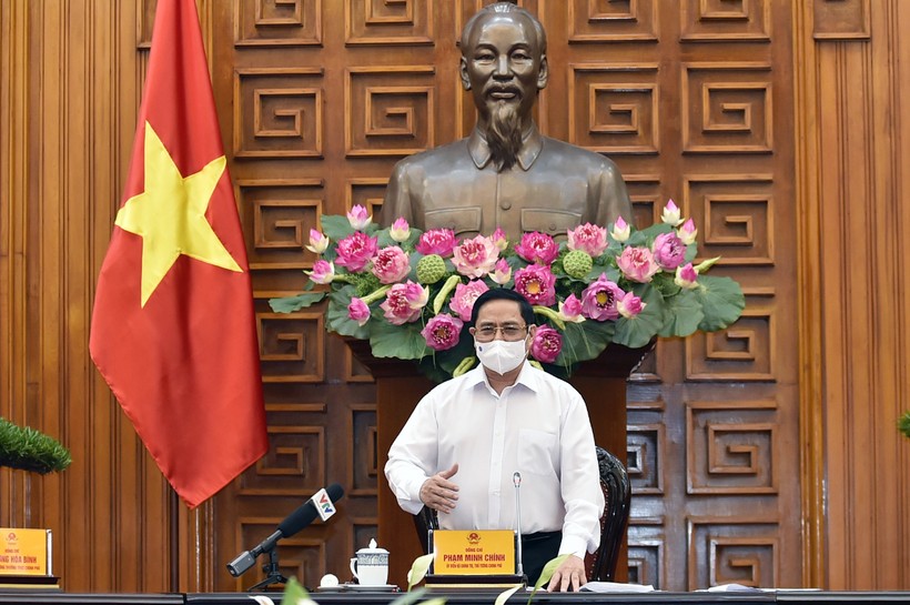 Thủ tướng Chính phủ Phạm Minh Chính phát biểu kết luận cuộc họp của Thường trực Chính phủ về phòng chống COVID-19, chiều 24/5. Ảnh: VGP/Nhật Bắc
