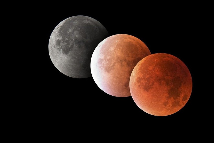Một siêu trăng máu chuyển sang màu đỏ cam (bên phải). Màu mờ dần khi nguyệt thực một phần xảy ra (giữa), sau đó là nguyệt thực nửa tối, khi Mặt trăng xuất hiện với màu xám mờ (bên trái). Ảnh: Getty Images