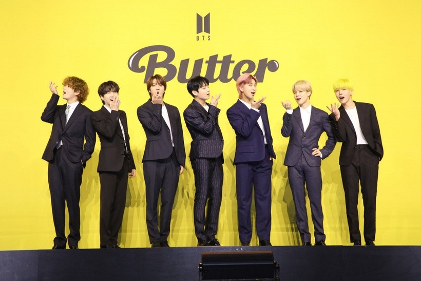 BTS tiếp tục thiết lập thêm một kỉ lục mới khi 4 lần liên tiếp giữ vị trí số 1 trên Billboard"s HOT100 với bản hít Butter.