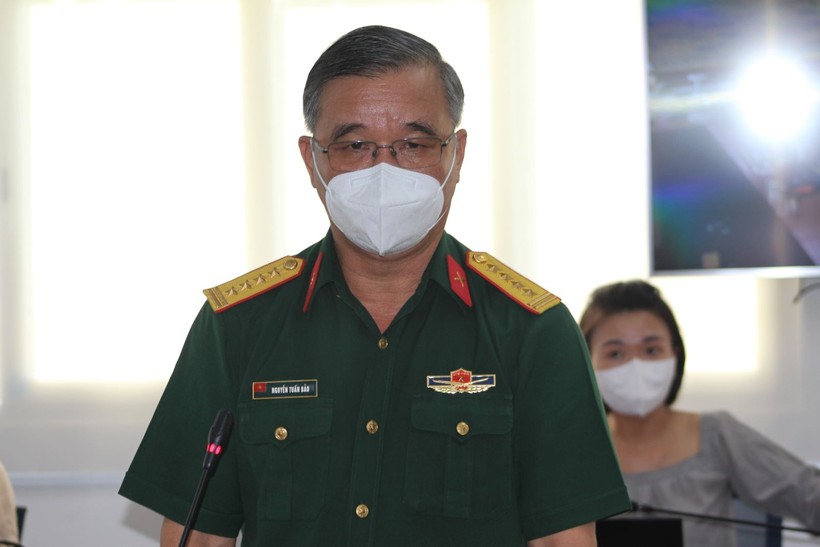 Đại tá Nguyễn Tuấn Bảo thông tin về vụ việc các thi thể được vận chuyển từ TP Hồ Chí Minh về Bến Tre để hoả táng.