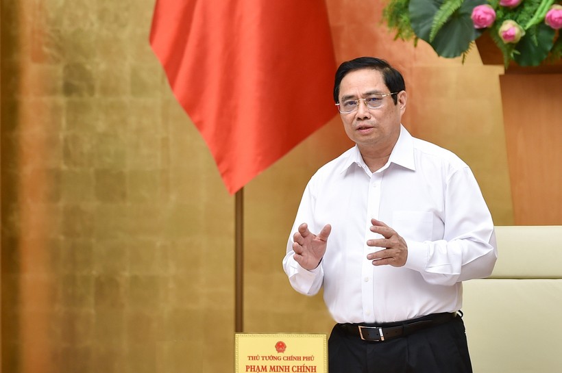Thủ tướng Phạm Minh Chính yêu cầu trước mắt cần ưu tiên cao nhất cho việc sớm kiểm soát dịch bệnh, từng bước khôi phục hoạt động sản xuất, kinh doanh ở những nơi bảo đảm an toàn dịch bệnh - Ảnh: VGP/Nhật Bắc.
