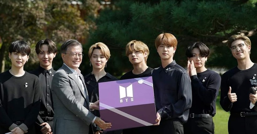 BTS gặp Tổng thống Hàn Quốc Moon Jae In.