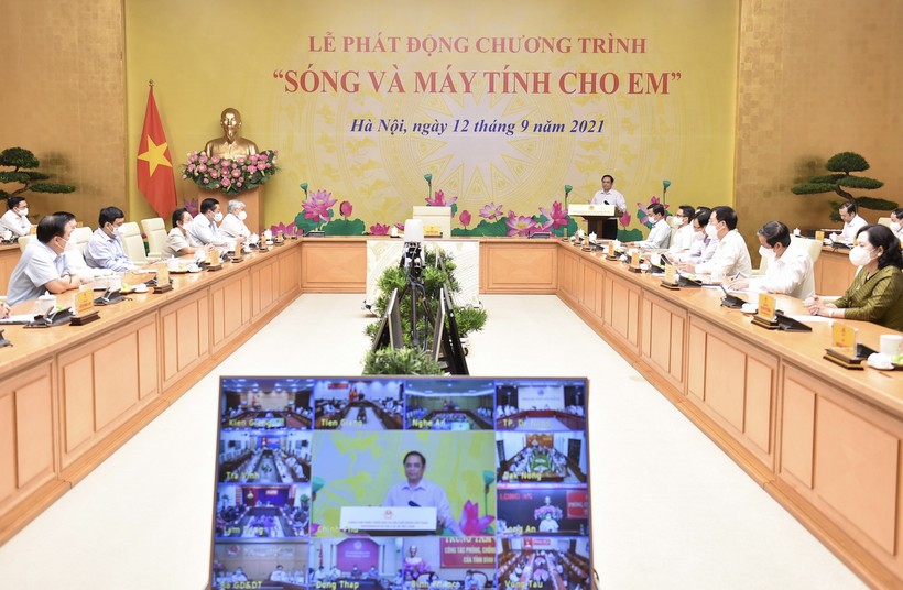 Lễ phát động trực tuyến chương trình “Sóng và máy tính cho em” do Thủ tướng Phạm Minh Chính chủ trì tối 12/09/2021.