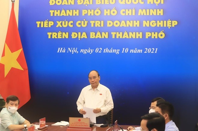 Chủ tịch nước Nguyễn Xuân Phúc tiếp xúc cử tri là doanh nghiệp TP Hồ Chí Minh.