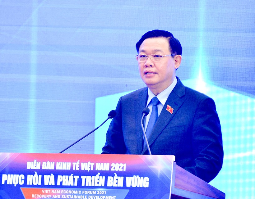 Chủ tịch Quốc hội Vương Đình Huệ phát biểu khai mạc Diễn đàn. Ảnh:VGP/Nguyễn Hoàng.