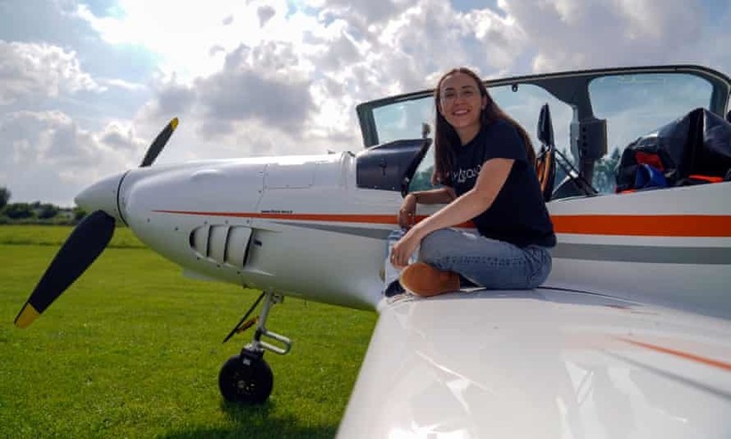 Cô gái trẻ Rutherford đã hoàn thành chuyến bay vòng quanh thế giới.