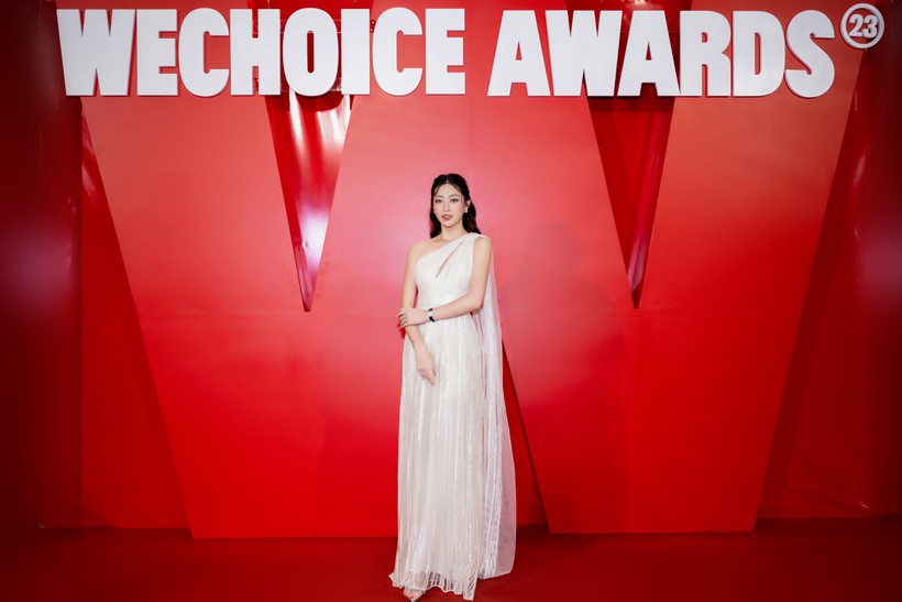 Lương Thùy Linh làm MC WeChoice Awards 2023.