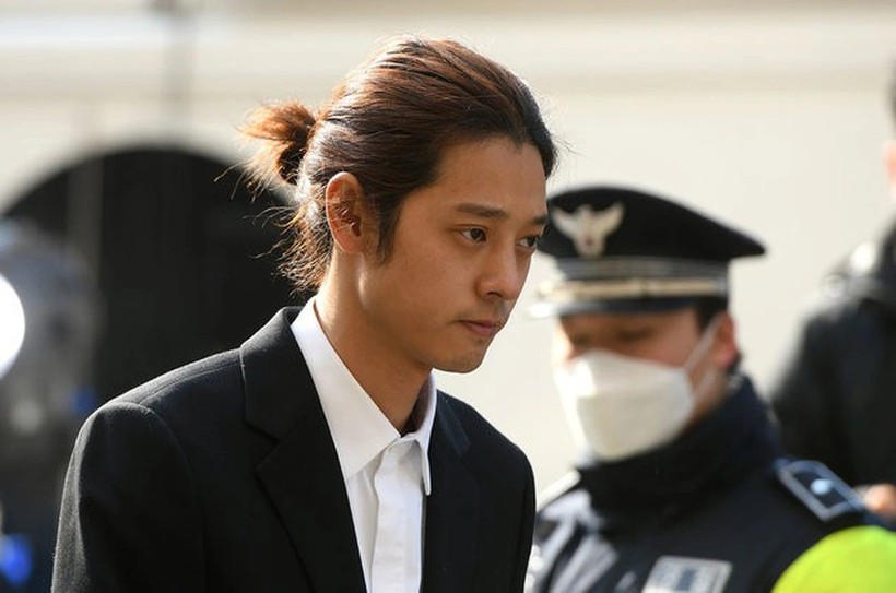 Nam ca sĩ Jung Joon Young bị kết án tù vì bê bối tình dục.