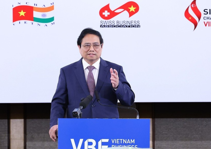 Thủ tướng Phạm Minh Chính phát biểu tại Diễn đàn doanh nghiệp Việt Nam thường niên. (Ảnh: Dương Giang/TTXVN)