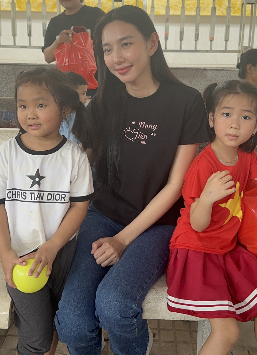 Hoa hậu Thuỳ Tiên tiếp tục trao 4 sân chơi tại Ninh Bình, Thái Bình, Vĩnh Phúc và Phú Thọ.