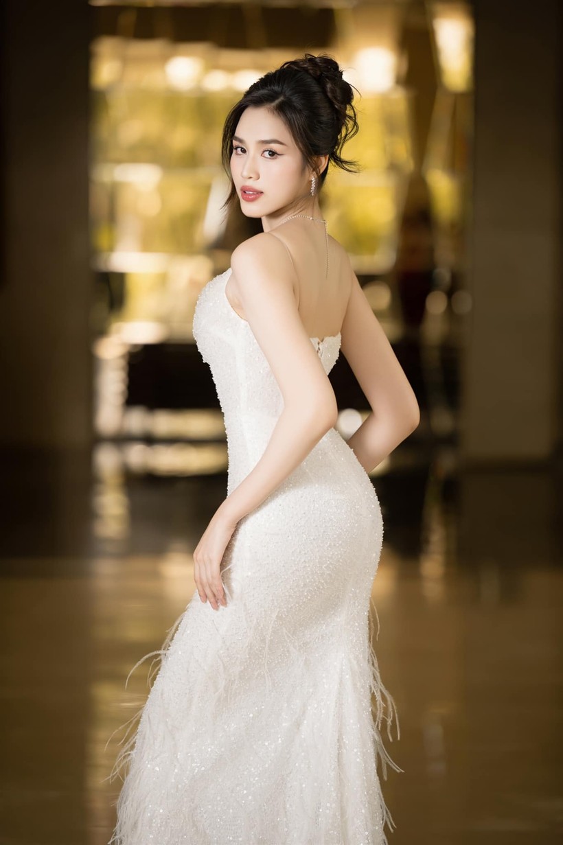 Hoa hậu Đỗ Thị Hà lên tiếng về tin đồn sắp cưới chồng thiếu gia.