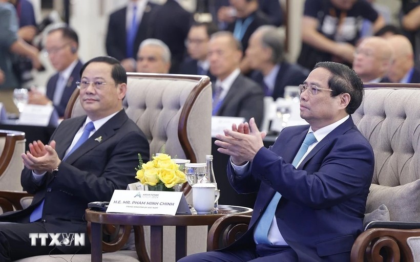Thủ tướng Phạm Minh Chính và Thủ tướng Lào Sonexay Siphandone tham dự Diễn đàn Tương lai ASEAN 2024. (Ảnh: Dương Giang/TTXVN)