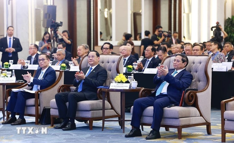 Sáng 23/4, tại Hà Nội, Thủ tướng Phạm Minh Chính và Thủ tướng Lào Sonexay Siphandone tham dự và phát biểu tại Diễn đàn Tương lai ASEAN 2024 với chủ đề 