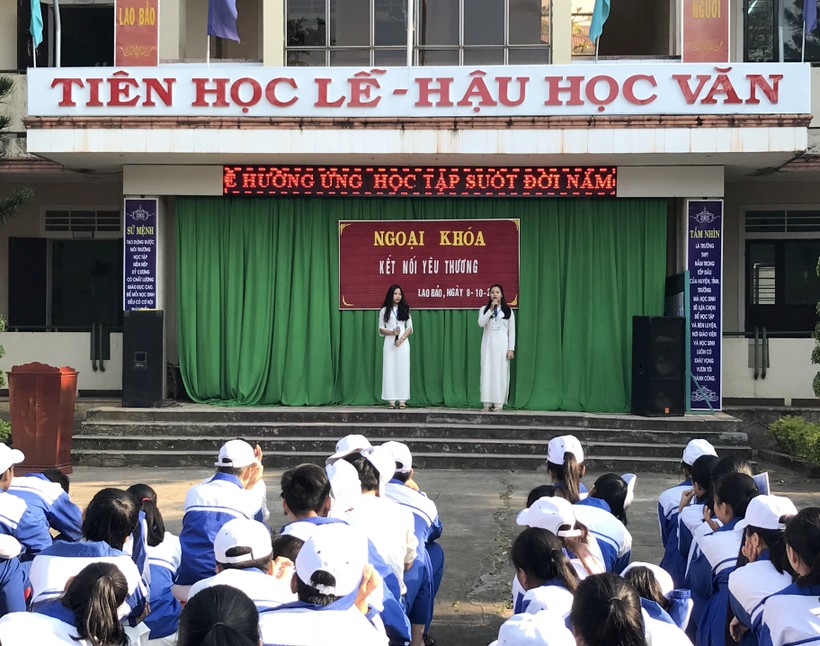 Chương trình ngoại khoá "Kết nối yêu thương" được trường THPT Lao Bảo tổ chức nhằm giúp học sinh khó khăn của nhà trường.