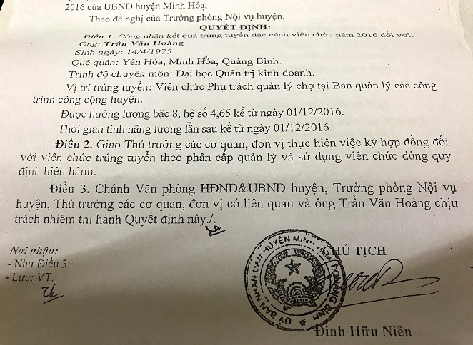 Quyết định số 2294/QĐ-UBND huyện Minh Hoá về việc công nhận kết quả trúng tuyển đặc cách viên chức năm 2016 đối với ông Trần Văn Hoàng.