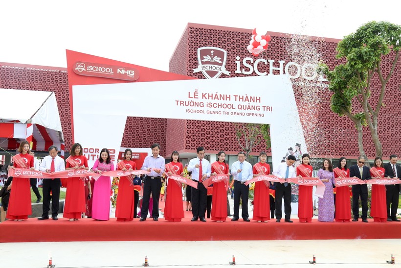 Lễ cắt băng khánh thành và đưa vào sử dụng trường Ischool Quảng Trị với quy mô 2000 học sinh các cấp.